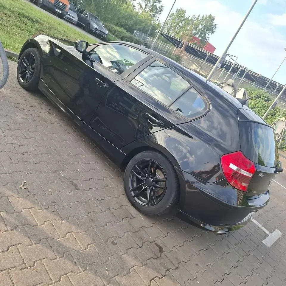 Gebraucht BMW 116 122 PS (89 kW) 2010 Schwarz Kleinwagen