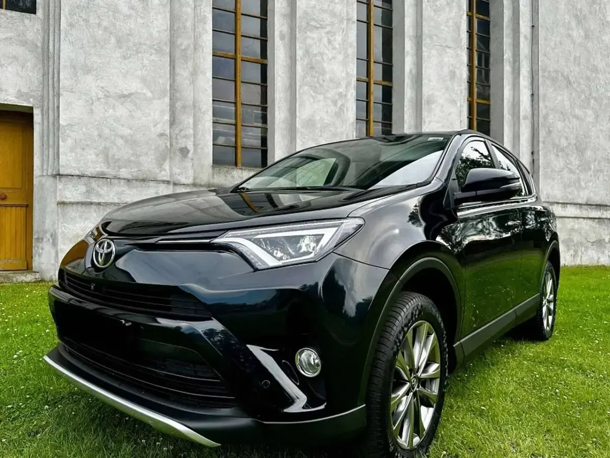 Gebraucht Toyota RAV4 Executive 143 PS (105 kW) 2016 Schwarz SUV
