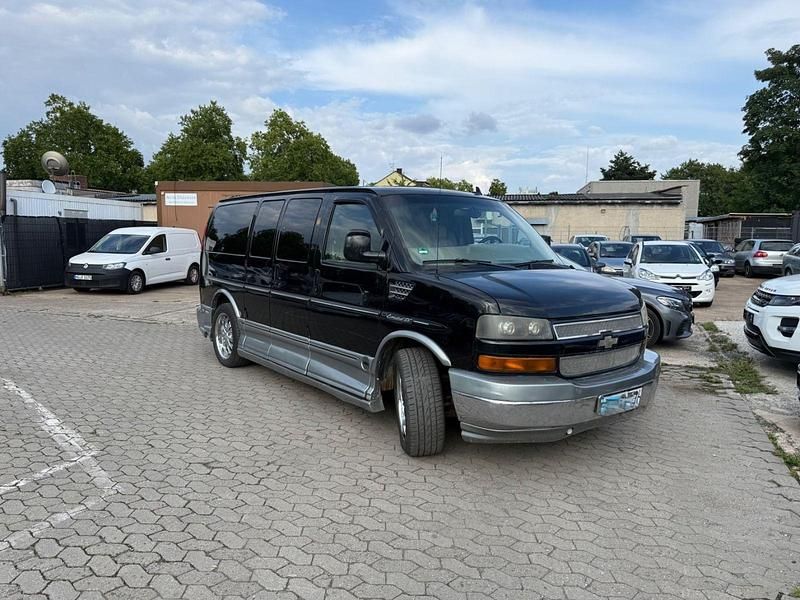 Schwarz Gebraucht 2010 Chevrolet Express Van / Kleinbus | 29.300 € - Bild 1/4