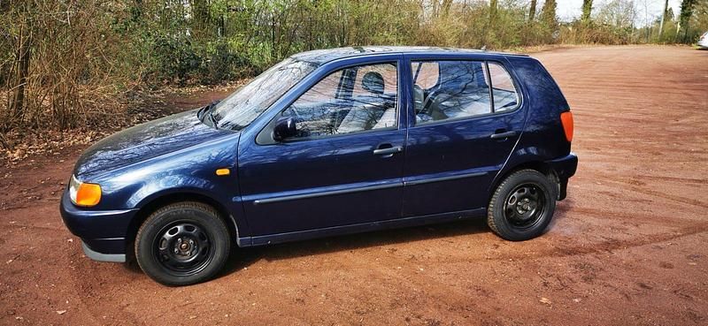 Gebraucht VW Polo 60 PS (44 kW) 1997 Blau Kleinwagen