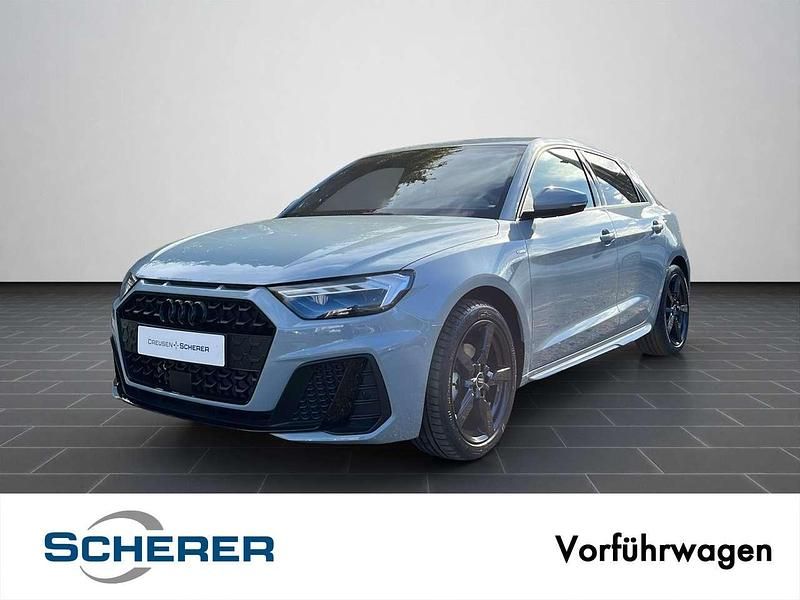 Pfeilgrau perleffekt Neu 2025 Audi A1 S-Line Limousine | 28.860 € (Fairer Preis) - Bild 1/4