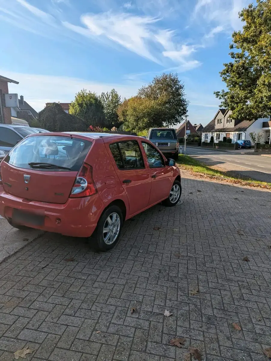 Gebraucht Dacia Sandero 75 PS (55 kW) 2012 Rot Limousine