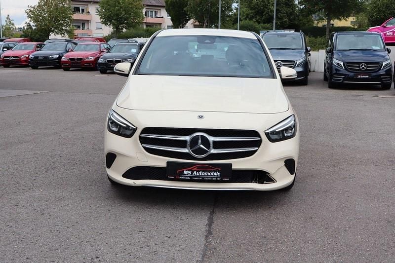 Gebraucht Mercedes B180 116 PS (85 kW) 2022 Gelb Van / Kleinbus