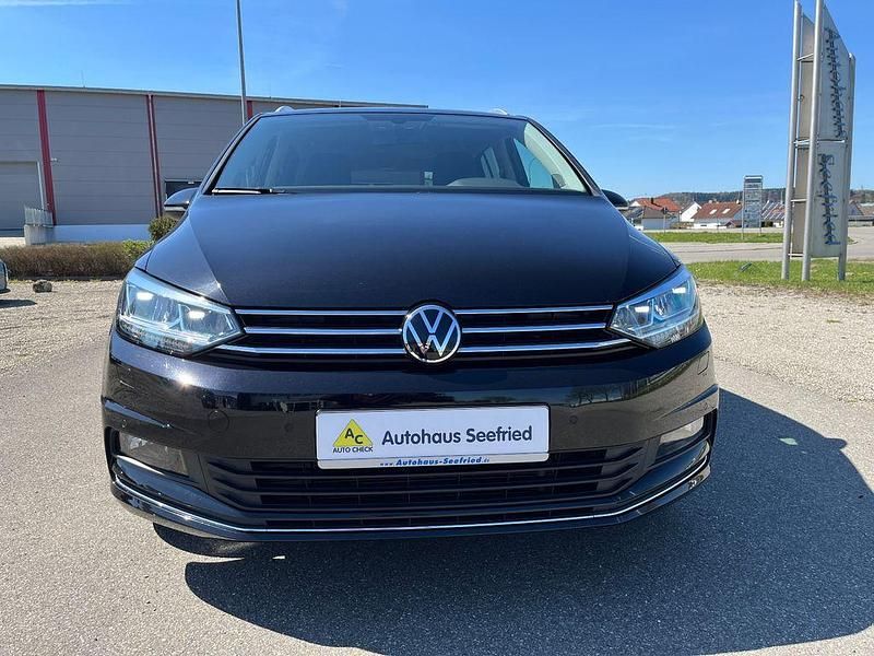 Gebraucht VW Touran Highline 150 PS (110 kW) 2021 Schwarz Van / Kleinbus