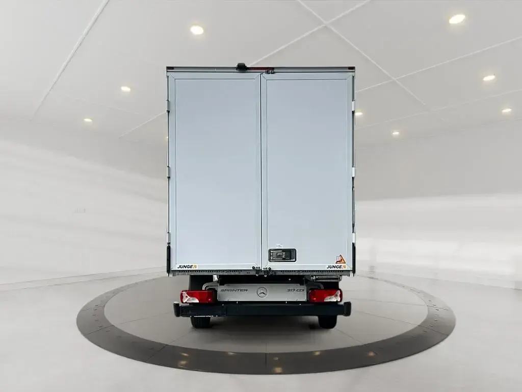 Gebraucht Mercedes Sprinter 170 PS (125 kW) 2025 Arktikweiss Van