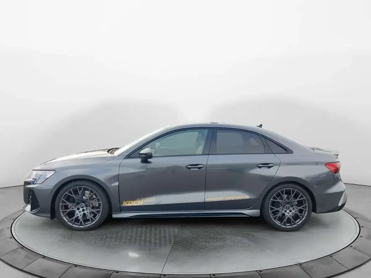 Gebraucht Audi RS3 Sport 400 PS (294 kW) 2025 Grau Limousine