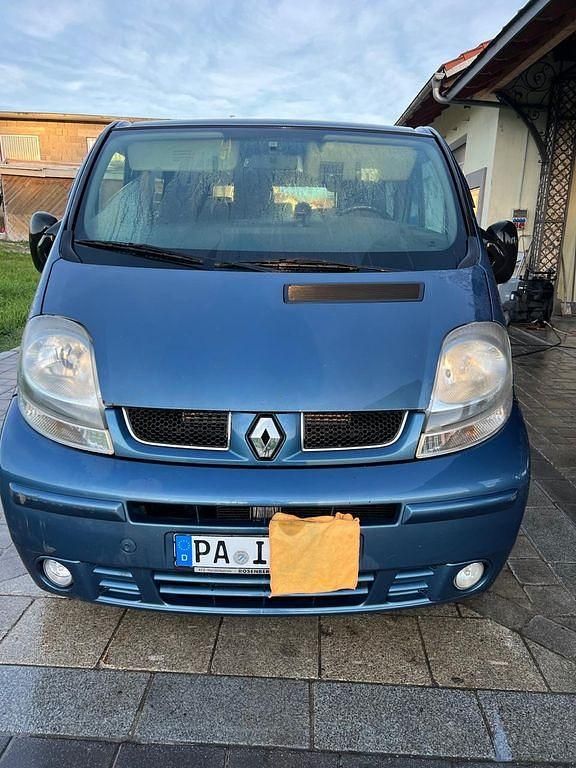 Usado Renault Trafic 101 HP (74 kW) 2005 Azul Monovolume