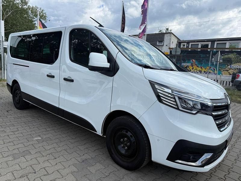 Gebraucht Renault Trafic Life 110 PS (80 kW) 2023 Weiß Van / Kleinbus
