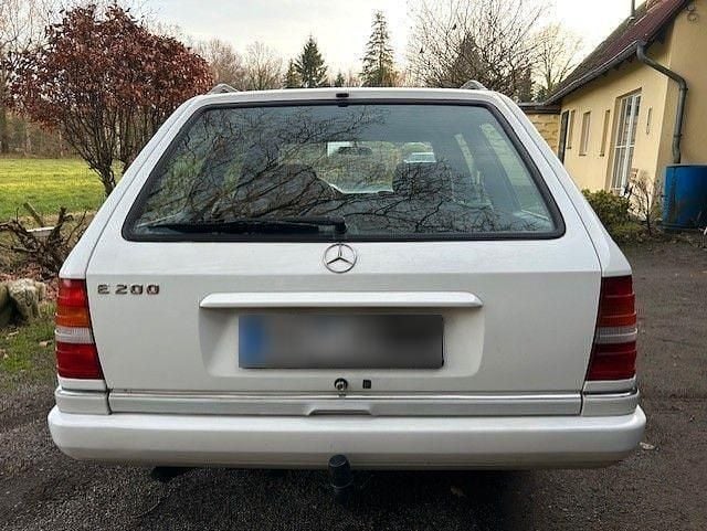 Gebraucht Mercedes 200 136 PS (100 kW) 1996 Weiß Kombi