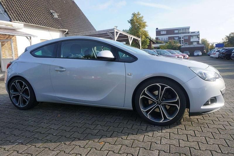 Gebraucht Opel Astra GTC Edition 140 PS (102 kW) 2013 Seashell Coupé