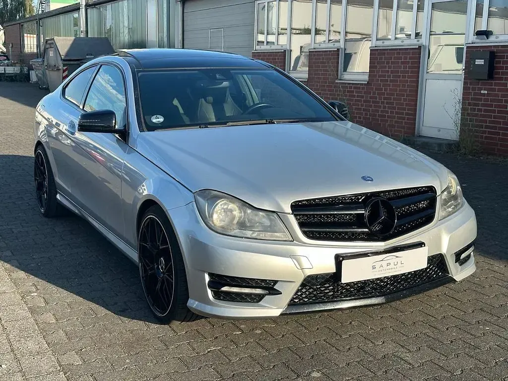 Gebraucht Mercedes C220 AMG 170 PS (125 kW) 2011 Silber Coupé