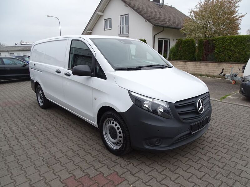 Weiß Gebraucht 2022 Mercedes Vito Van / Kleinbus | 29.990 € (Superpreis) - Bild 1/4