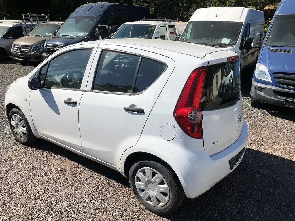 Gebraucht Opel Agila 68 PS (50 kW) 2011 Weiß Kleinwagen