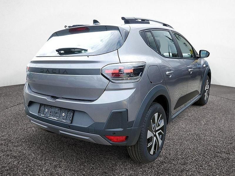 Neu Dacia Sandero Expression 110 PS (80 kW) 2026 Grau Limousine