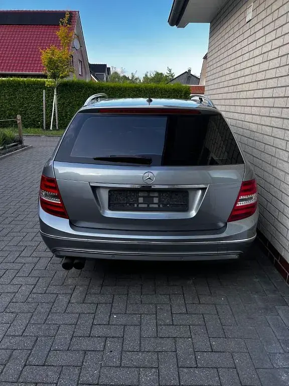 Gebraucht Mercedes C200 Elegance 136 PS (100 kW) 2012 Grau Limousine
