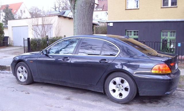 Gebraucht BMW 735 282 PS (207 kW) 2002 Schwarz metallic Limousine