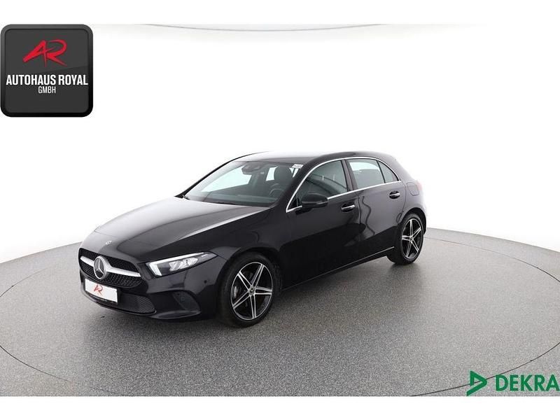 Schwarz Gebraucht 2022 Mercedes A180 Limousine | 21.879 € (Guter Preis) - Bild 1/4