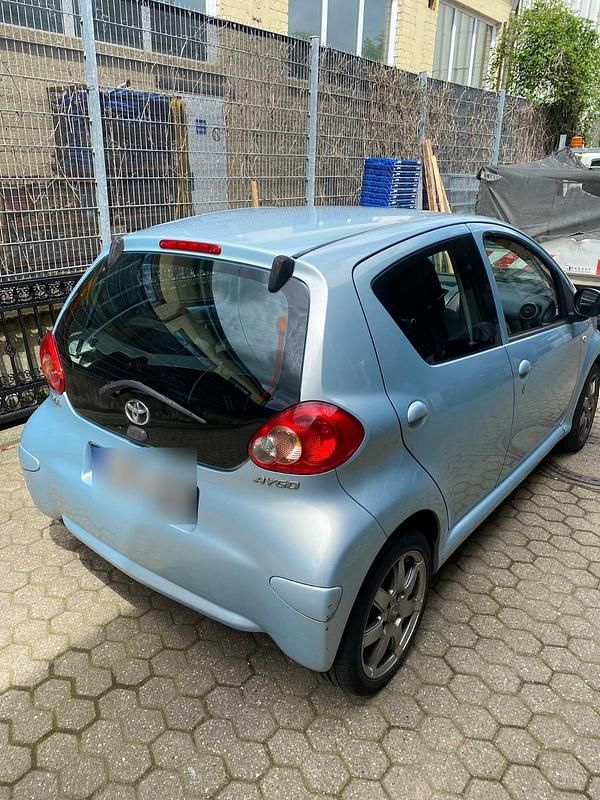 Gebraucht Toyota Aygo 69 PS (50 kW) 2005 Blau Kleinwagen