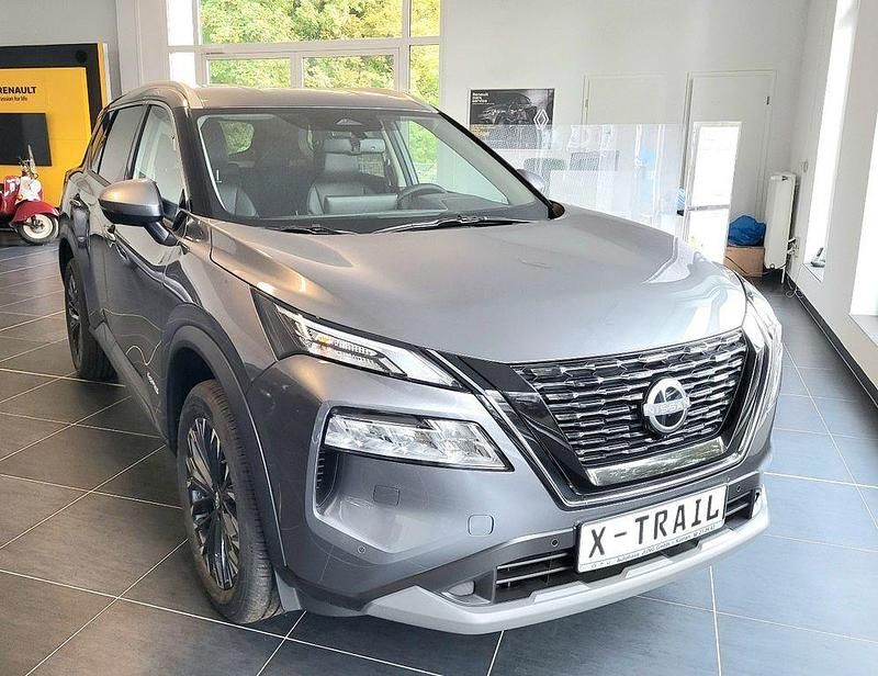 Grau Neu 2025 Nissan X-Trail N-Connecta SUV | 39.965 € - Bild 1/4