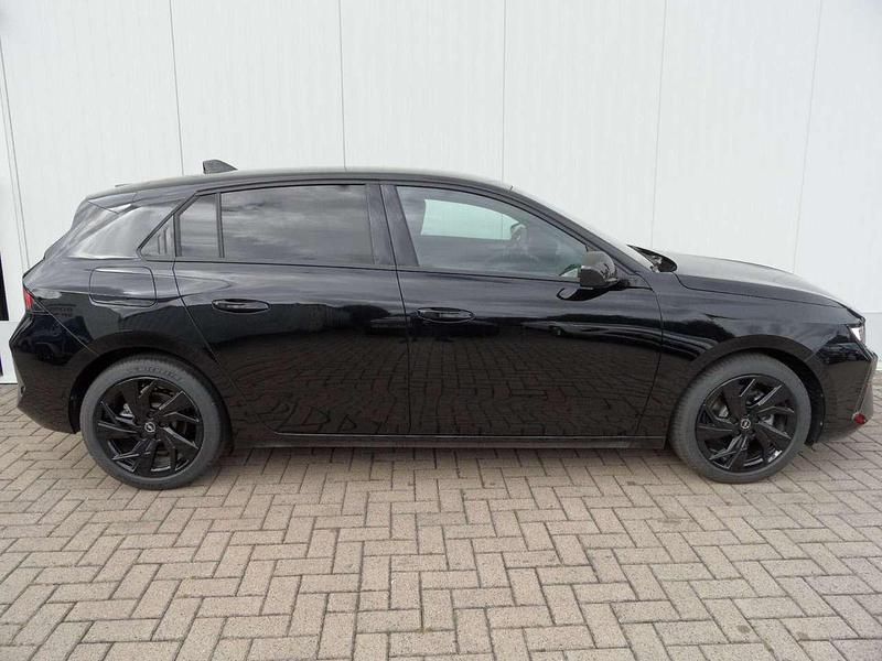 Gebraucht Opel Astra 131 PS (96 kW) 2024 Karbonschwarz Limousine