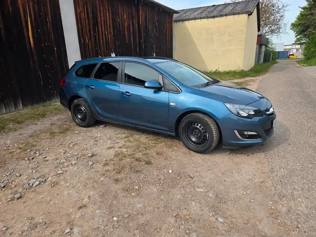 Gebraucht Opel Astra Active 140 PS (102 kW) 2013 Blau Kombi