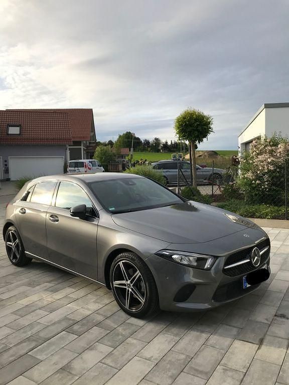 Grau Gebraucht 2019 Mercedes A180 Progressive Limousine | 17.700 € (Fairer Preis) - Bild 1/4