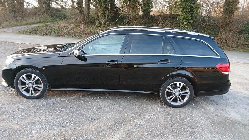 Gebraucht Mercedes E220 170 PS (125 kW) 2014 Schwarz Kombi