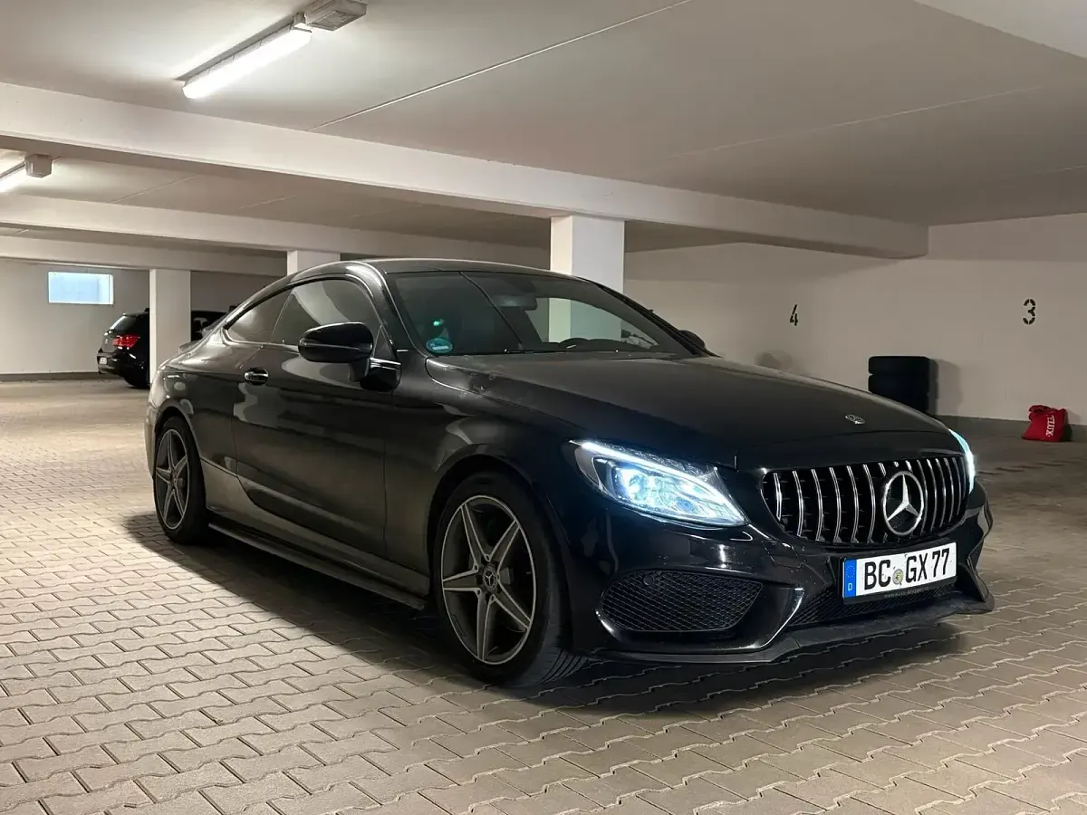 Gebraucht Mercedes C300 246 PS (180 kW) 2018 Schwarz Coupé