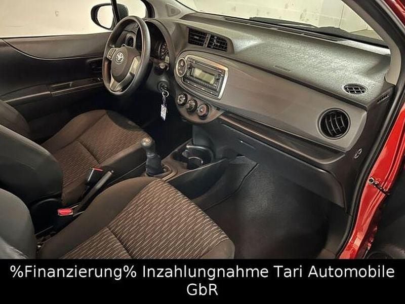 Gebraucht Toyota Yaris 69 PS (50 kW) 2012 Rot Kleinwagen