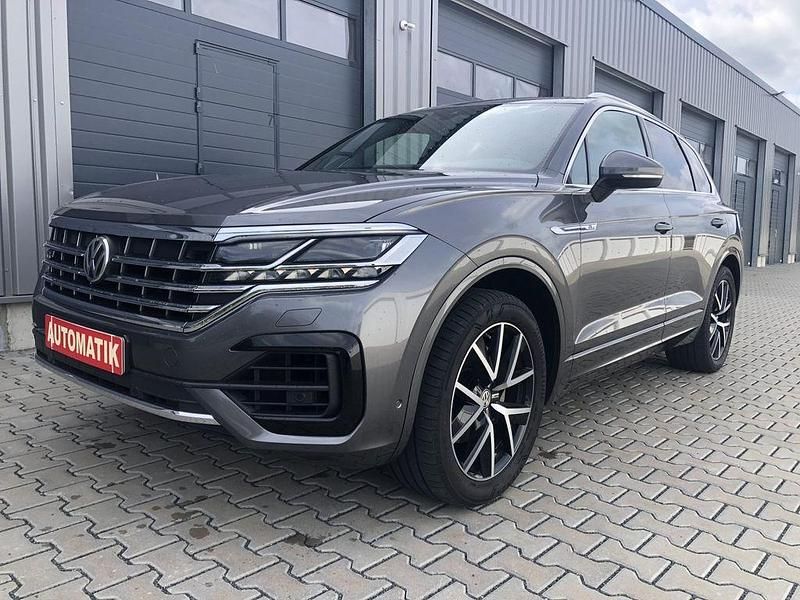 Siliziumgrau metallic Gebraucht 2018 VW Touareg R-line SUV | 41.890 € (Fairer Preis) - Bild 1/4