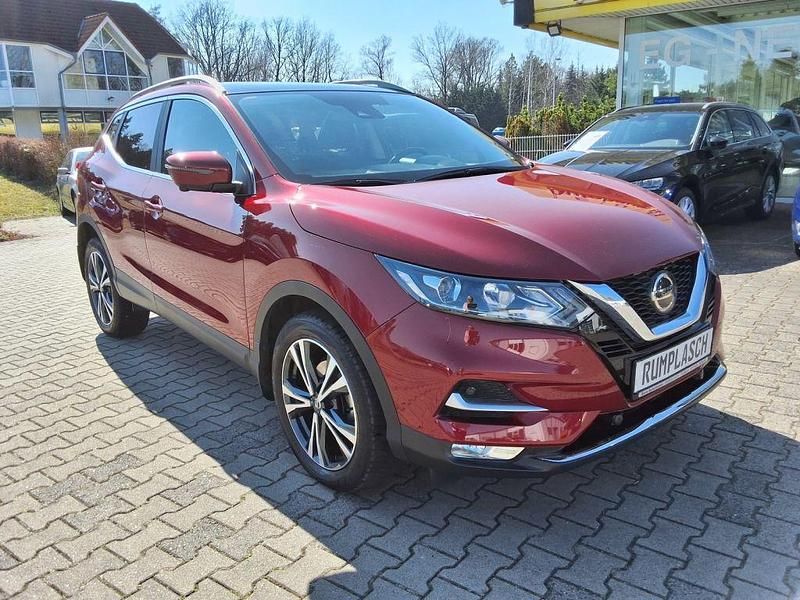 Gebraucht Nissan Qashqai N-Connecta 159 PS (116 kW) 2019 Magnetic red SUV