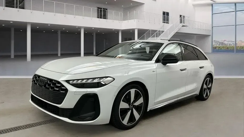 Second-hand Audi A5 S-line plus 204 CP (150 kW) 2025 Alb Break