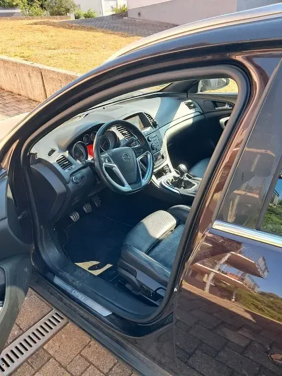Gebraucht Opel Insignia Eco 160 PS (117 kW) 2012 Schwarz Kombi