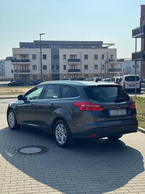 Gebraucht Ford Focus Titanium 120 PS (88 kW) 2014 Grau Kombi