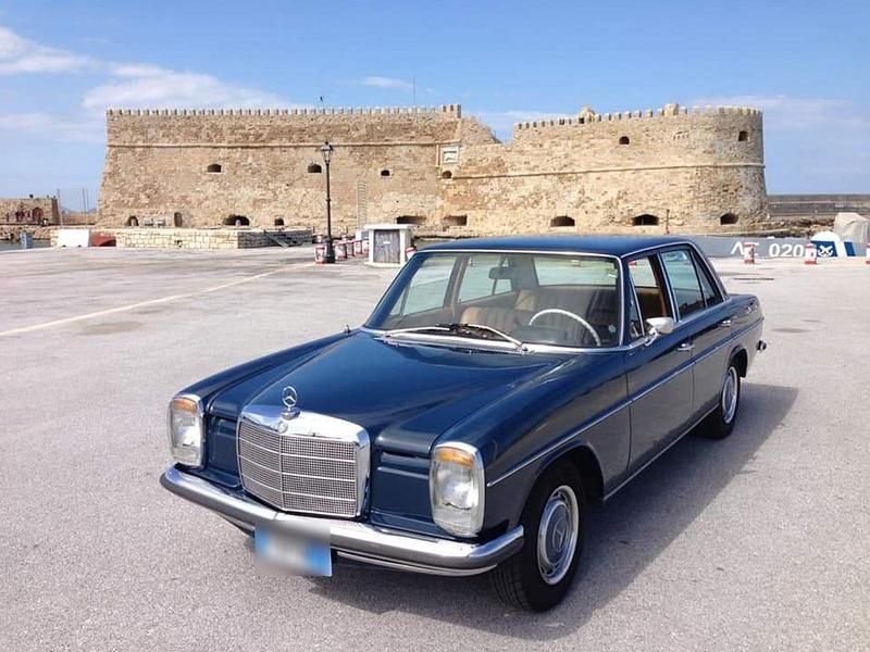Blau Gebraucht 1972 Mercedes W115 Limousine | 22.500 € - Bild 1/4