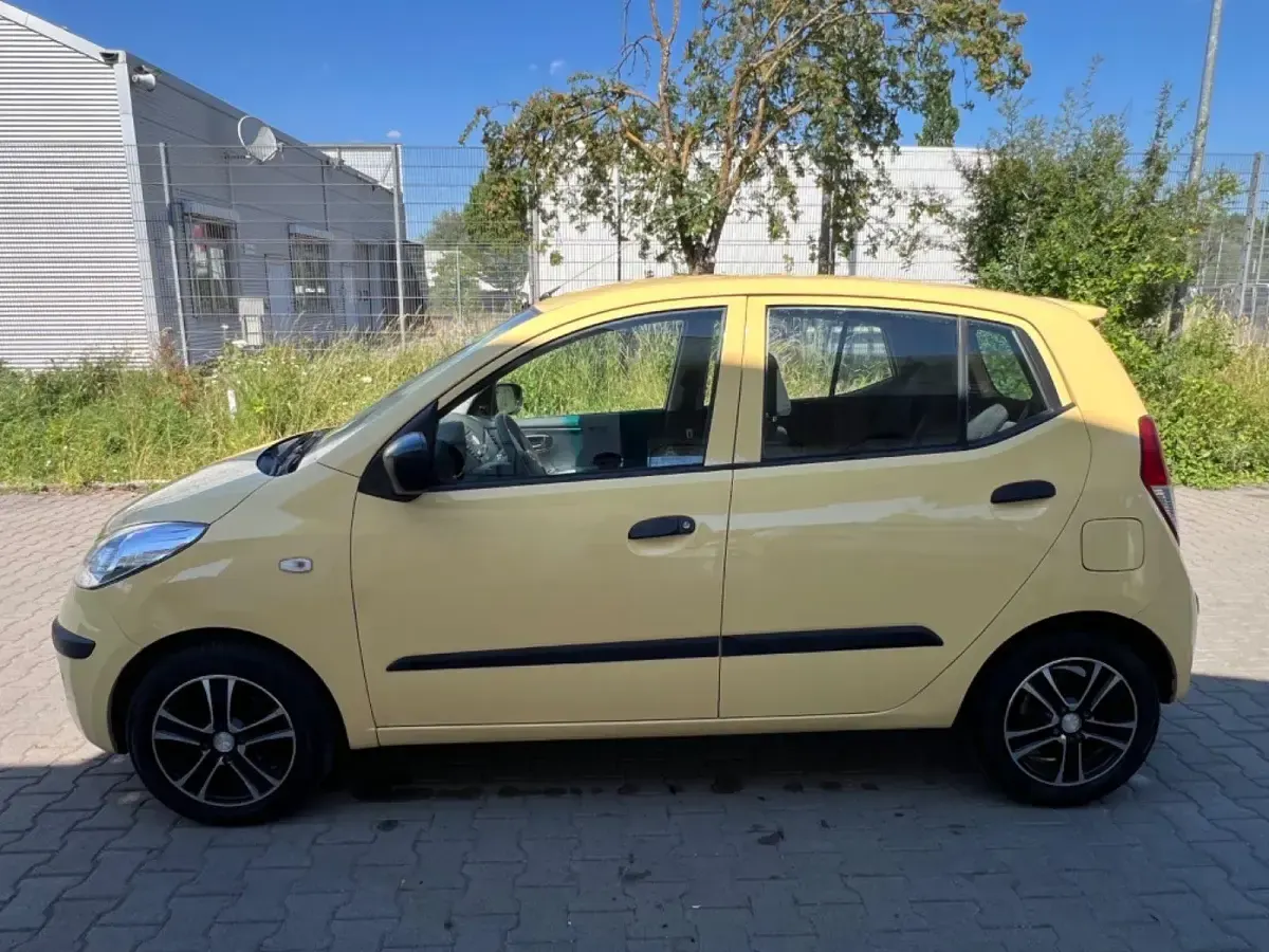 Gebraucht Hyundai i10 77 PS (56 kW) 2010 Gelb Kleinwagen