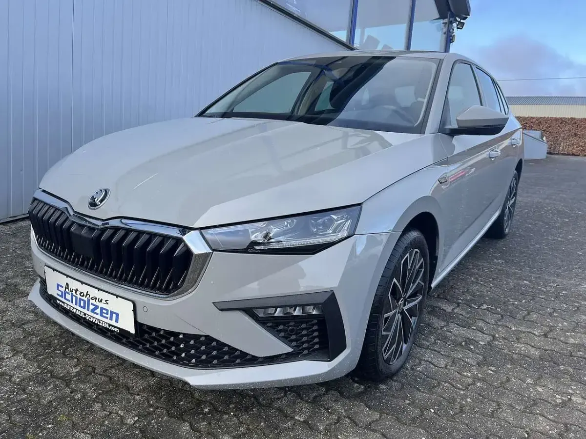 Gebraucht Skoda Scala First Edition 150 PS (110 kW) 2024 Grau Kleinwagen