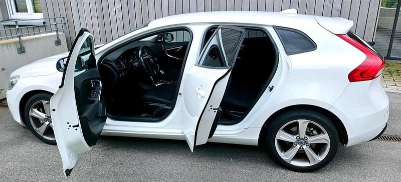 Second-hand Volvo V40 150 CP (110 kW) 2013 Alb Break