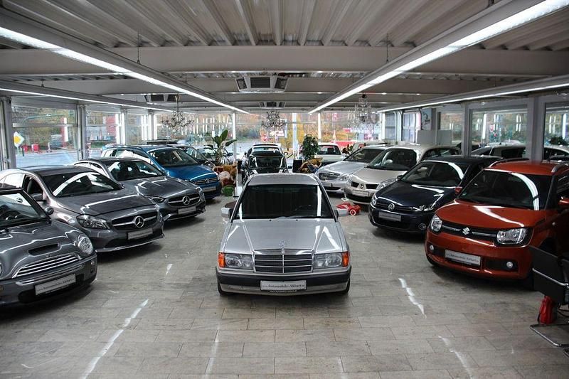 Grau Gebraucht 1988 Mercedes 190 Limousine | 6.990 € - Bild 1/4