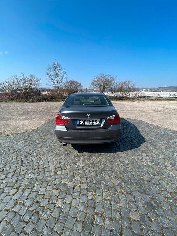 Gebraucht BMW 320 150 PS (110 kW) 2006 Grau Limousine
