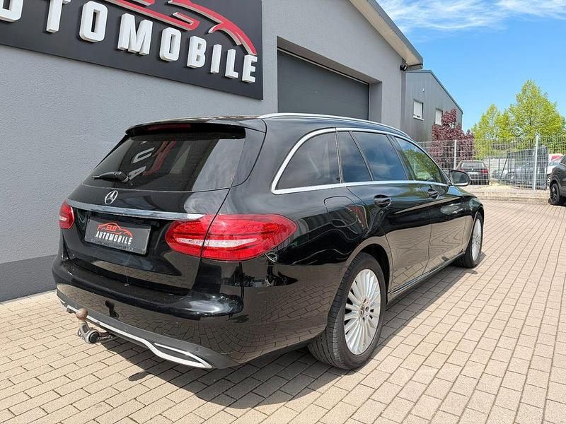 Gebraucht Mercedes C220 Exclusive 170 PS (125 kW) 2018 Schwarz Limousine