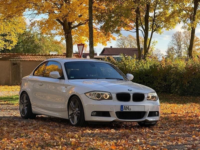 Weiß Gebraucht 2011 BMW 125 M Sport Kleinwagen | 21.999 € - Bild 1/4