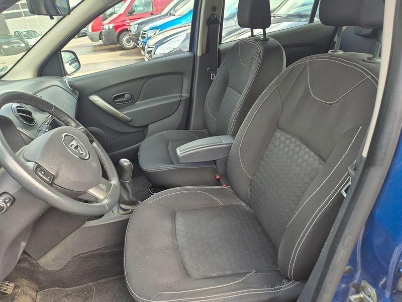 Gebraucht Dacia Sandero Lauréate 90 PS (66 kW) 2013 Blau Kleinwagen