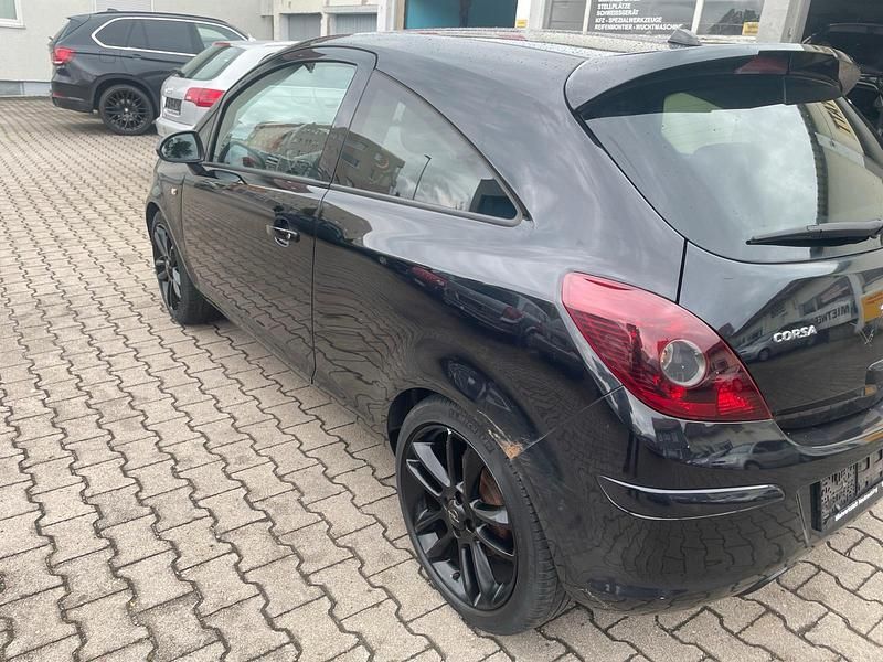 Gebraucht Opel Corsa 100 PS (73 kW) 2011 Schwarz Kleinwagen