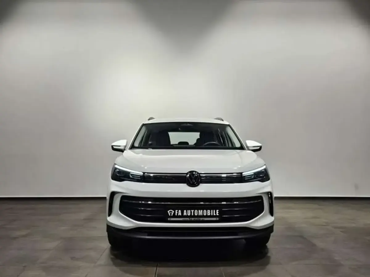 Gebraucht VW Tiguan 150 PS (110 kW) 2024 Pure weiß SUV