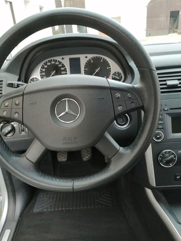 Gebraucht Mercedes B180 109 PS (80 kW) 2010 Silber Van / Kleinbus