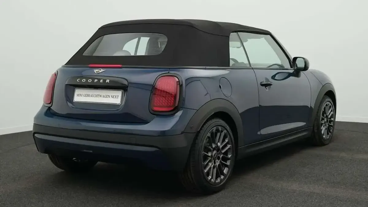 Gebraucht Mini Cooper Cabriolet Favoured 163 PS (119 kW) 2025 Blau Cabrio