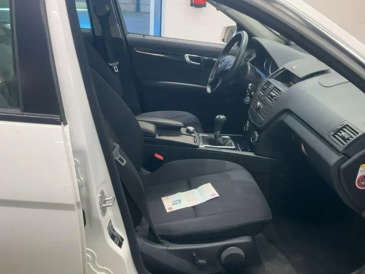 Second-hand Mercedes C200 136 CP (100 kW) 2011 Alb Berlinǎ