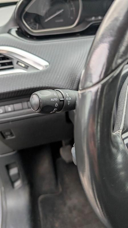 Gebraucht Peugeot 2008 Allure 82 PS (60 kW) 2014 Grau SUV