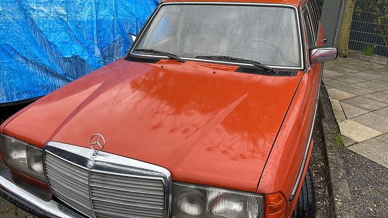 Gebraucht Mercedes 240 72 PS (52 kW) 1979 Orange Kombi